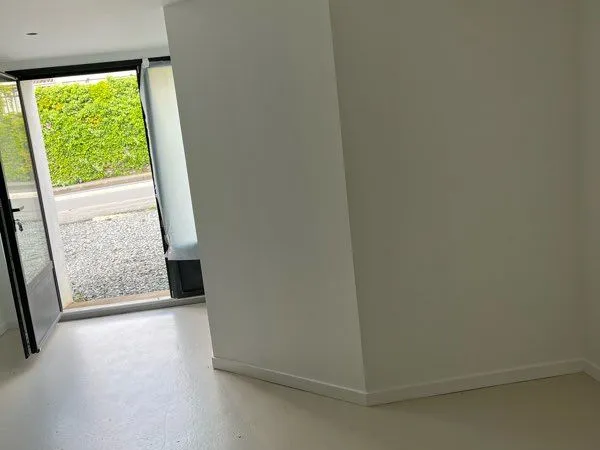 Local commercial / professionnel 20 m² - Axe principal - Vivonne