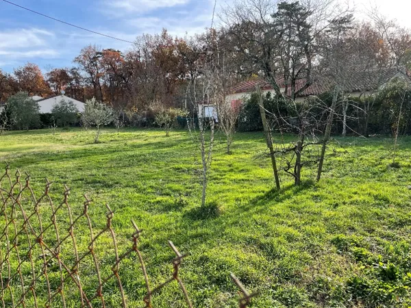Terrain 989 m²
