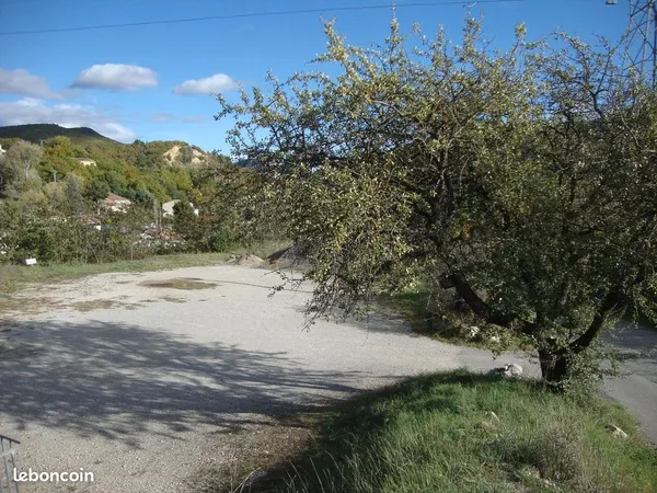 Terrain constructible à saint Maime 04300
