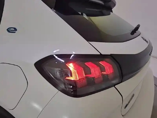 Peugeot 208 electrique 50 kwh 136 — photo 49