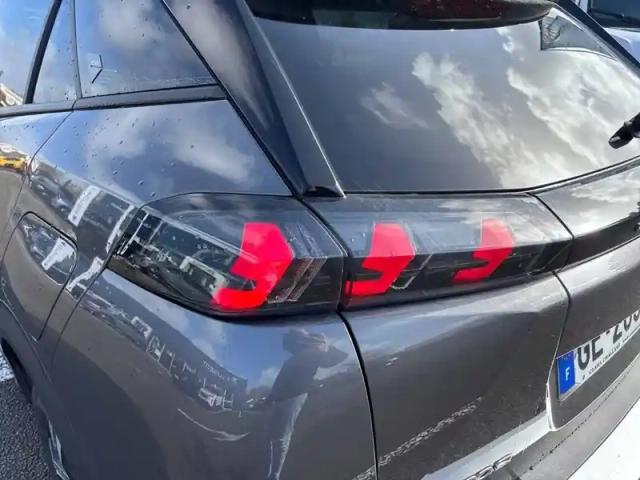 Peugeot 2008 puretech 130 s&amp;s eat8 — photo 17