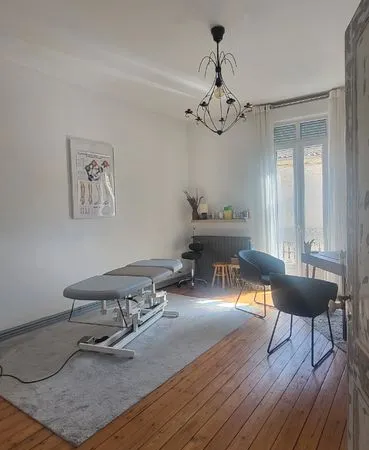 Bureau/cabinet dans centre de soins pluridisciplinaire