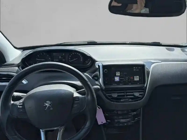 Peugeot 208 puretech 110ch s&amp;s eat6 — photo 8