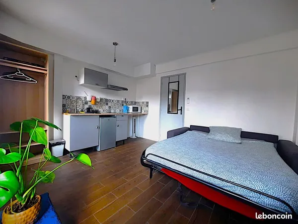 Chambre 2 au calme avec terrasse, rénovée et climatisée