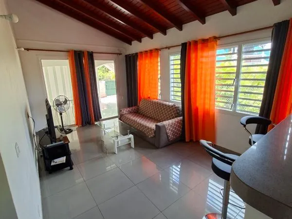 Maison mitoyenne T2 meublée au Lamentin