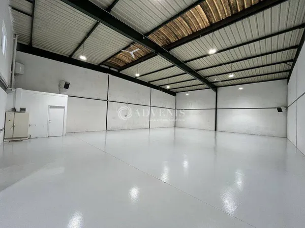 Local d'activité 371 m²