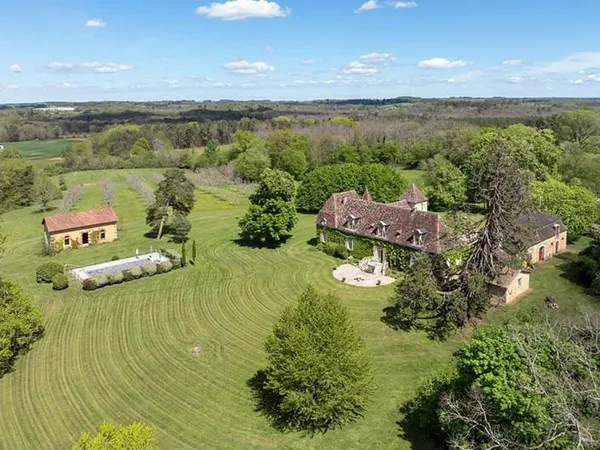 Superbe Chartreuse du XVIIIe siècle située entre Périgueux et Bergerac