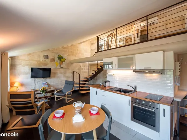 T2 avec mezzanine rénové dans centre historique - Villeneuve les Avignon