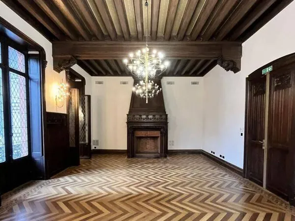Bureau 239 m²
