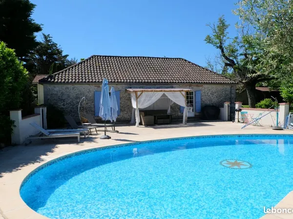 Maison 12 pièces 300 m²