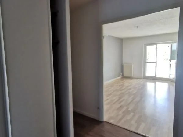 Apt 3 pièces 71 m² Le Bouscat hypercentre ville, tramway 100 m, 2 balcons 1 parking