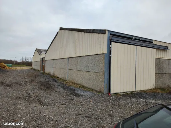 Local d’activité et entrepôt Location Vendin-lès-Béthune 1500m² 2000€