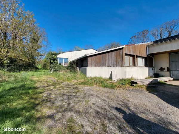 Hangar 6 pièces 520 m²