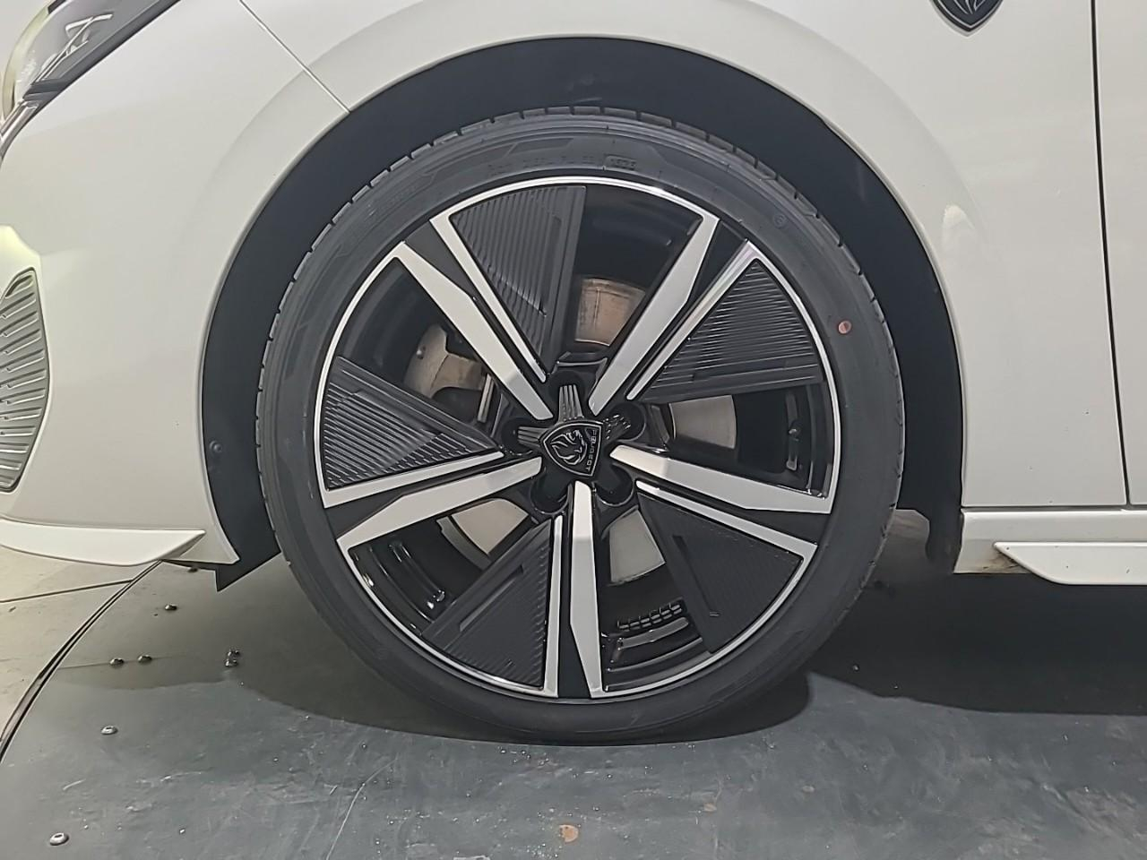 Peugeot 308 phev 180 e-eat8 gt — photo 16