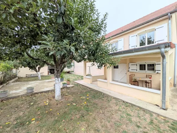 Maison individuelle à Auxonne - 4/5 chambres - jardin et gar