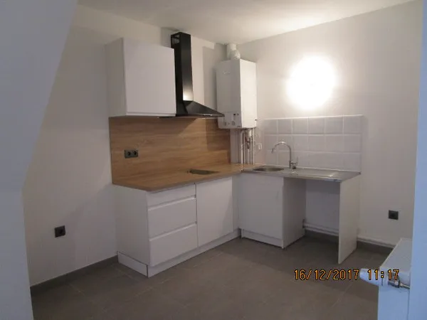 À LOUER STUDIO DE 29,10 m2 AVEC GRAND BALCON AU DERNIER ÉT