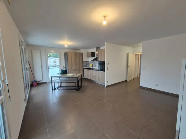 3 PIECES MEUBLE AVEC GARAGE ET PARKING