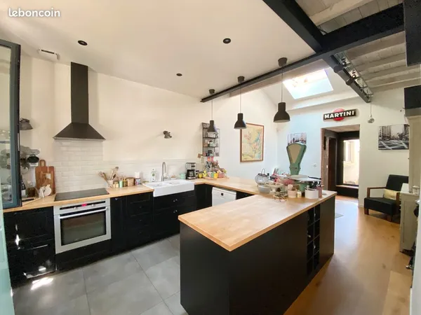 Côte Pavée - Maison T5 de charme de 148 m2 avec terrasse et jardin arboré