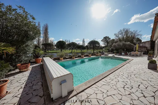 Maison 6 pièces 240 m²