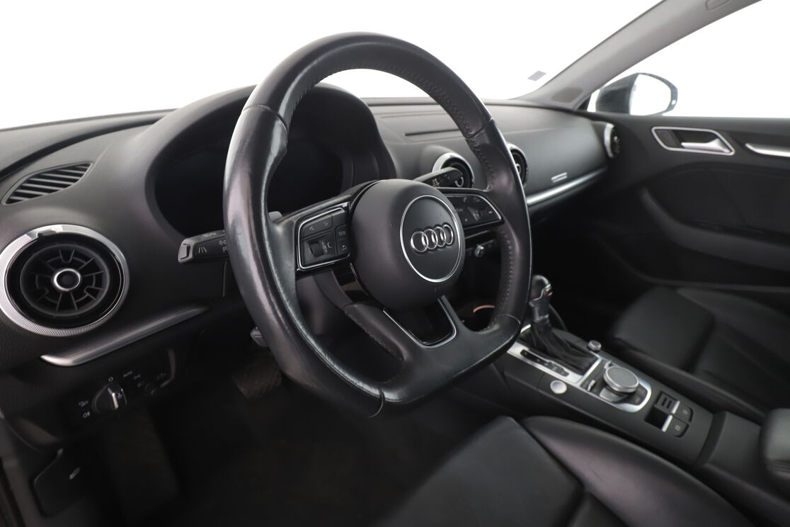 Audi A3 Sportback 30 TFSI Design Luxe S Tronic 7 — photo 10