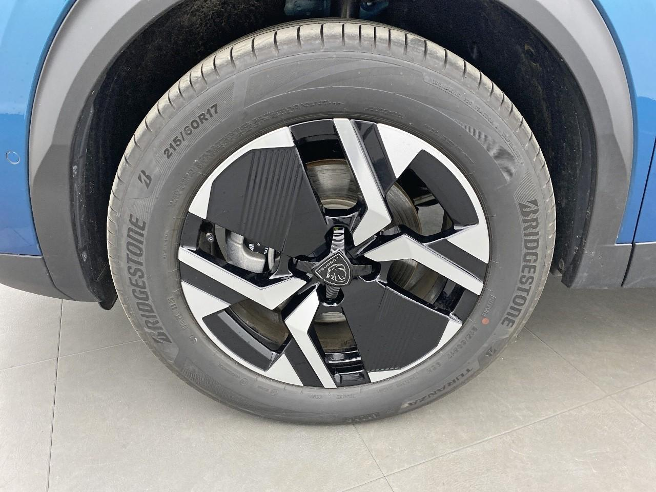 Peugeot 2008 hybrid 145 ch e-dcs6 allure — photo 11