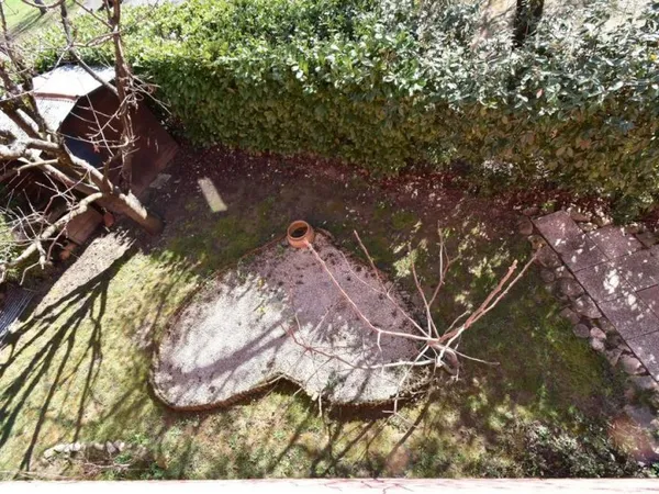 A découvrir idéal pour une grande famille, sur la commune de Mâcon maison mitoyenne à proximité des 