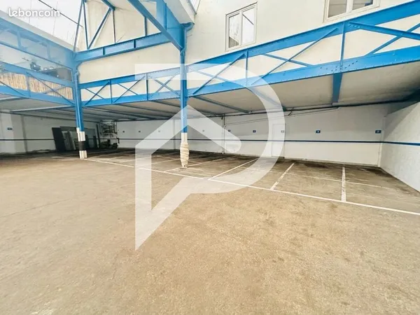 Parking/box 1 pièce 173 m²