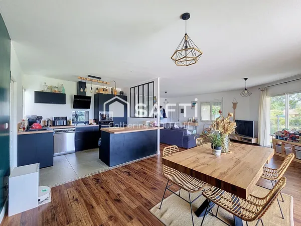 Calme absolu pour cette jolie maison avec vue, 4 chambres