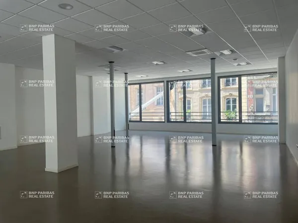 Bureaux 757 m²