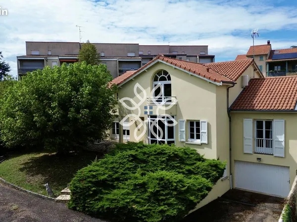 Maison 11 pièces 203 m²