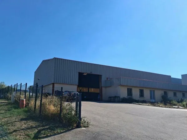 Entrepôt 493 m²