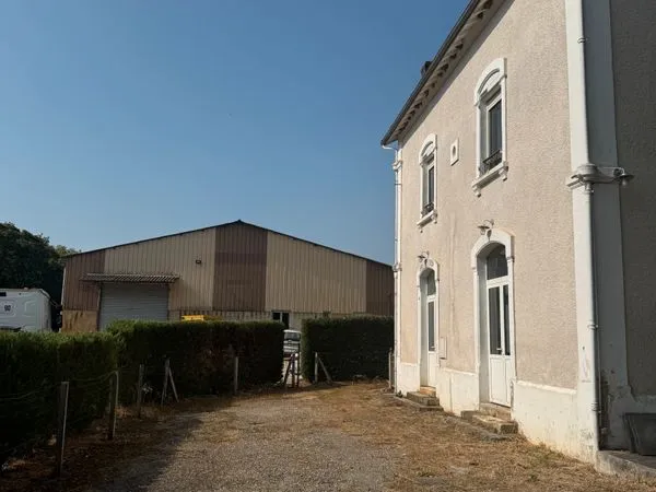 Vente ancienne gare rénovée avec parc et entrepôt commercial - Bien alliant habitation et local prof