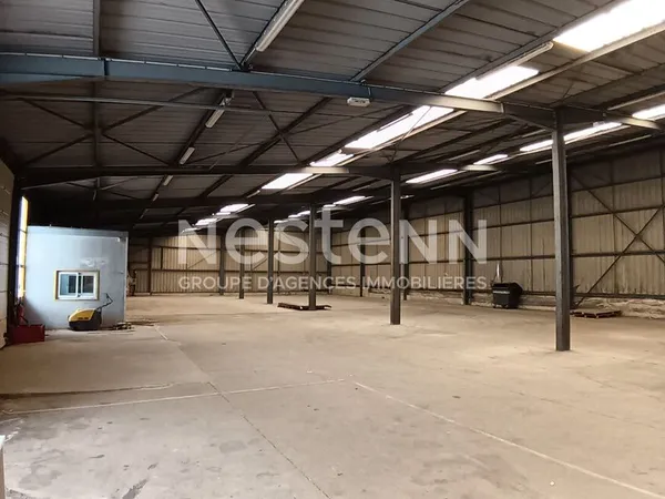 Local 1600 m² THEIX NOYALO