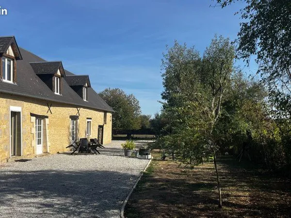 Maison de charme, aucun travaux à prévoir, longere rénovée. Jacuzzi/billard/dépendance