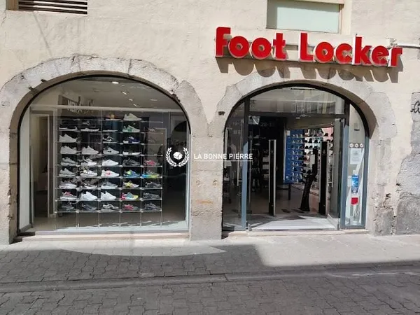 Local commercial loué à Foot Locker à Grenoble, coeur de vill