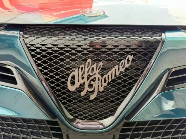 Alfa Romeo Junior elettrica 156ch 54kwh sprint (certinergy 6000? déduit) — photo 7