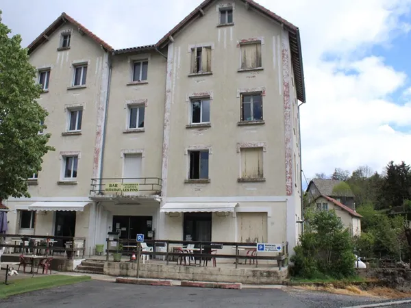 Murs et fonds de commerce pour cet ancien Hôtel avec activité Bar / Restaurant / Chambres d'hôtes av