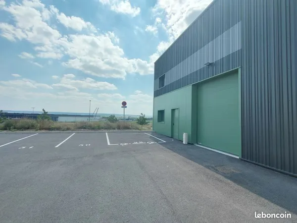 Local d'activité 200 m²