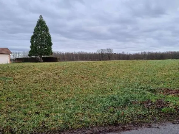 Terrain constructible 2108 m²