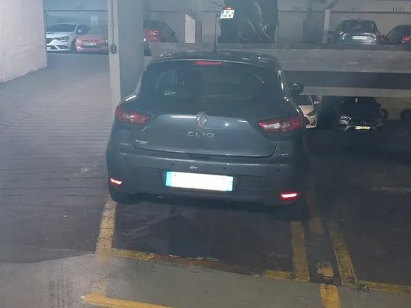 Place de parking 75018