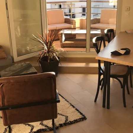 Appartement meublé avec terrasse (43m2 + 18m2) quartier Vaise place de Paris