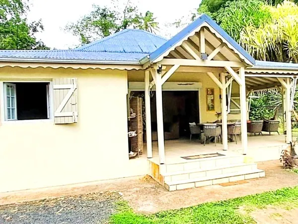 VILLA T4 117 m2 + 2 BUNGALOWS 24 et 28 m2