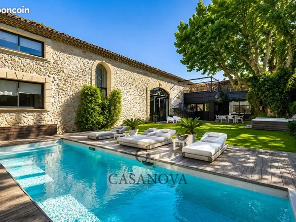 Propriété 12 pièces 551 m²