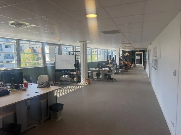 Bureaux 381 m²
