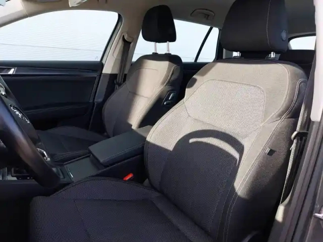 Skoda Superb combi 2.0 tdi 150 scr dsg7 — photo 101