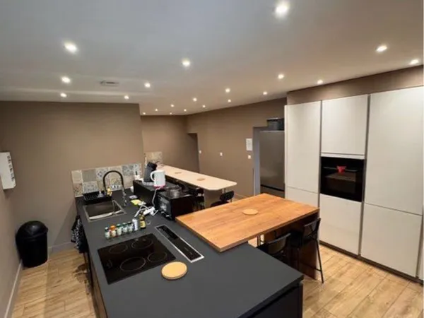 Logement neuf et climatisé 8 chambres