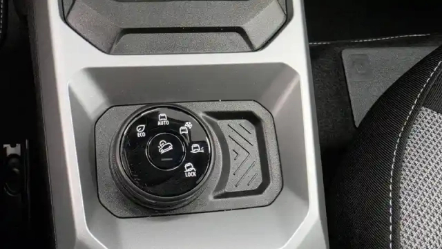 Dacia Duster hybrid-g 150 4x4 — photo 13