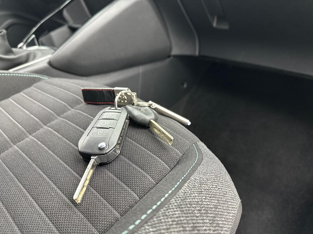 Peugeot 2008 puretech 100 s&s bvm6 style — photo 34