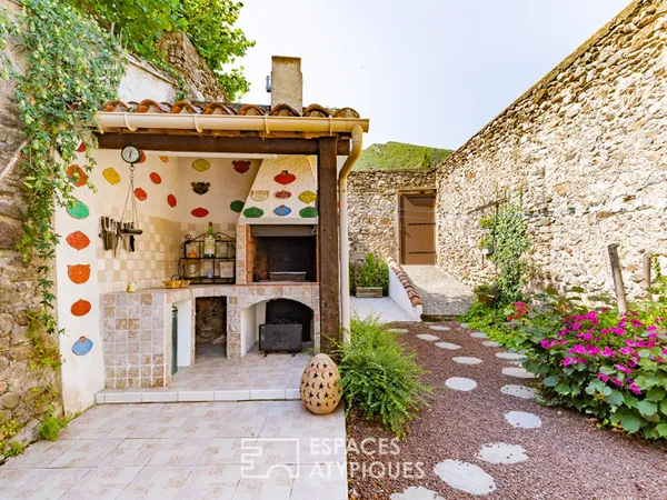 Authentique maison de village de caractère avec cour intimiste