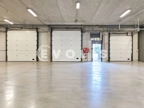 Entrepôts - A LOUER - 7 341 m² non divisibles